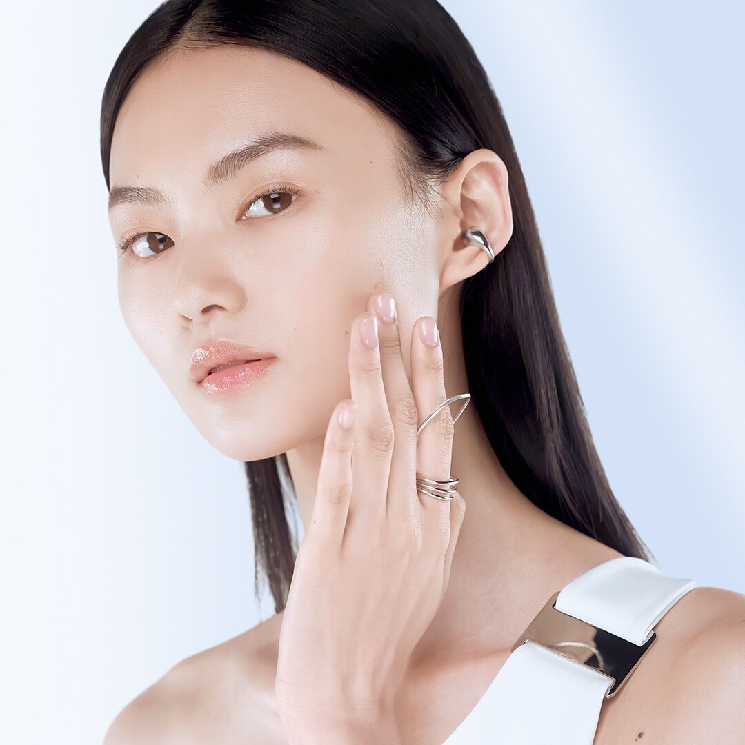 Model applying Clarifique Double Treatment Essence