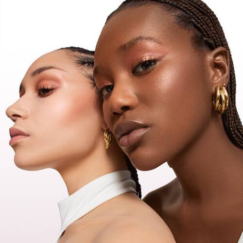 Image for Lancome's home makeup section, displaying a promotional banner with a focus on makeup products and a stylish layout.